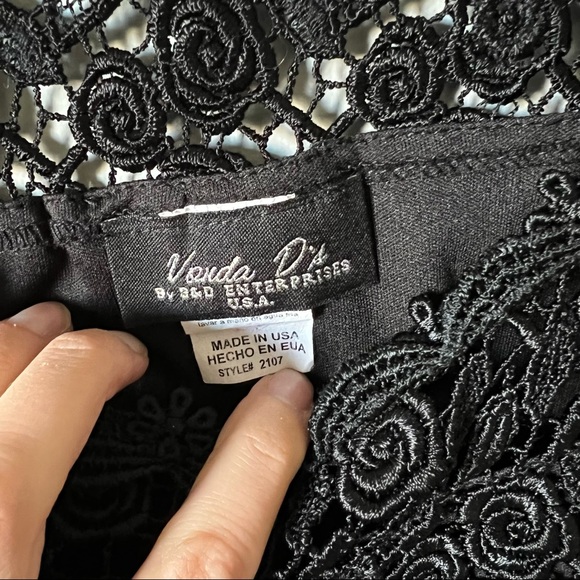 Black Lace Rose Detail Crop Top - Picture 4 of 6